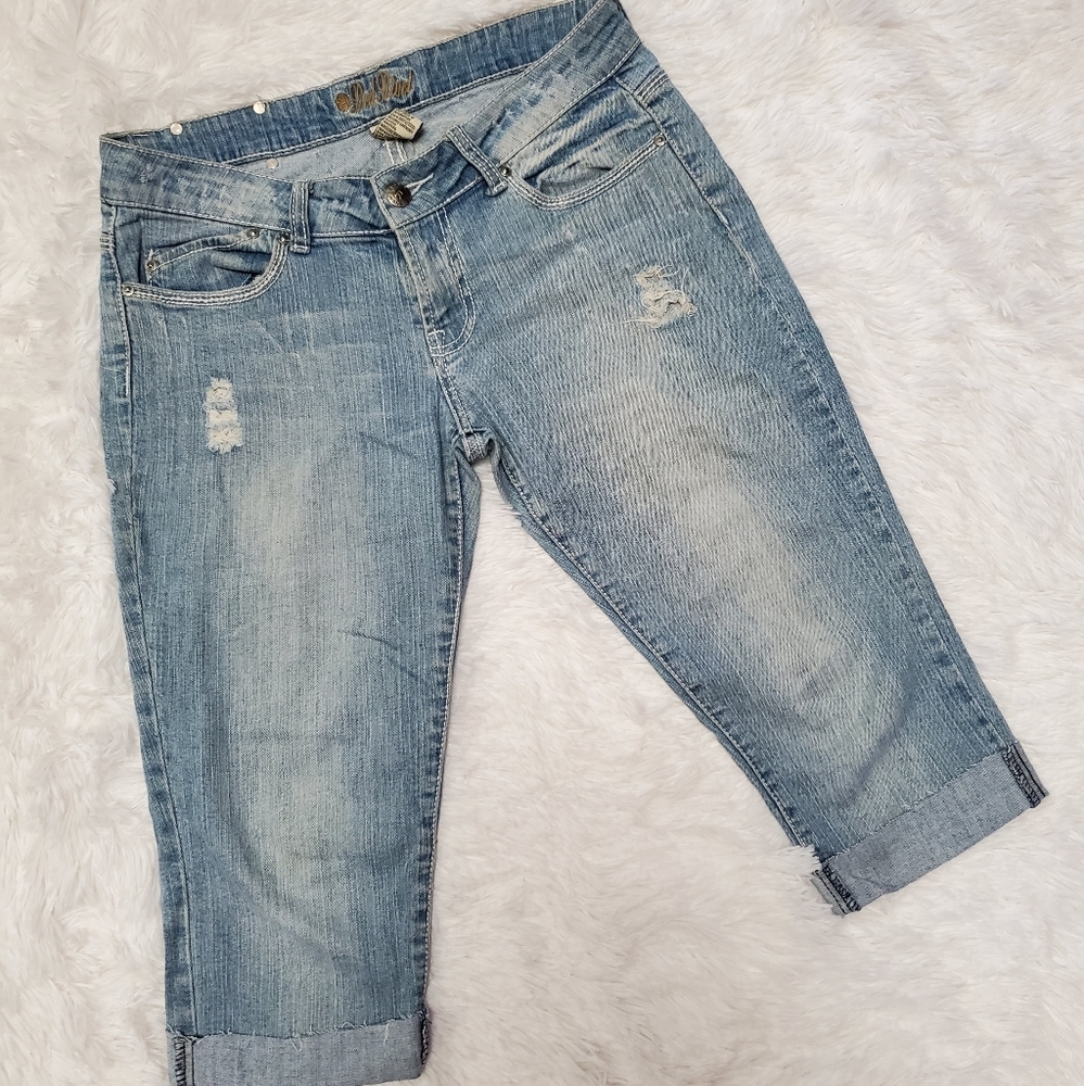 RED RIVET~ LIGHT WASH CAPRIS BLING POCKETS